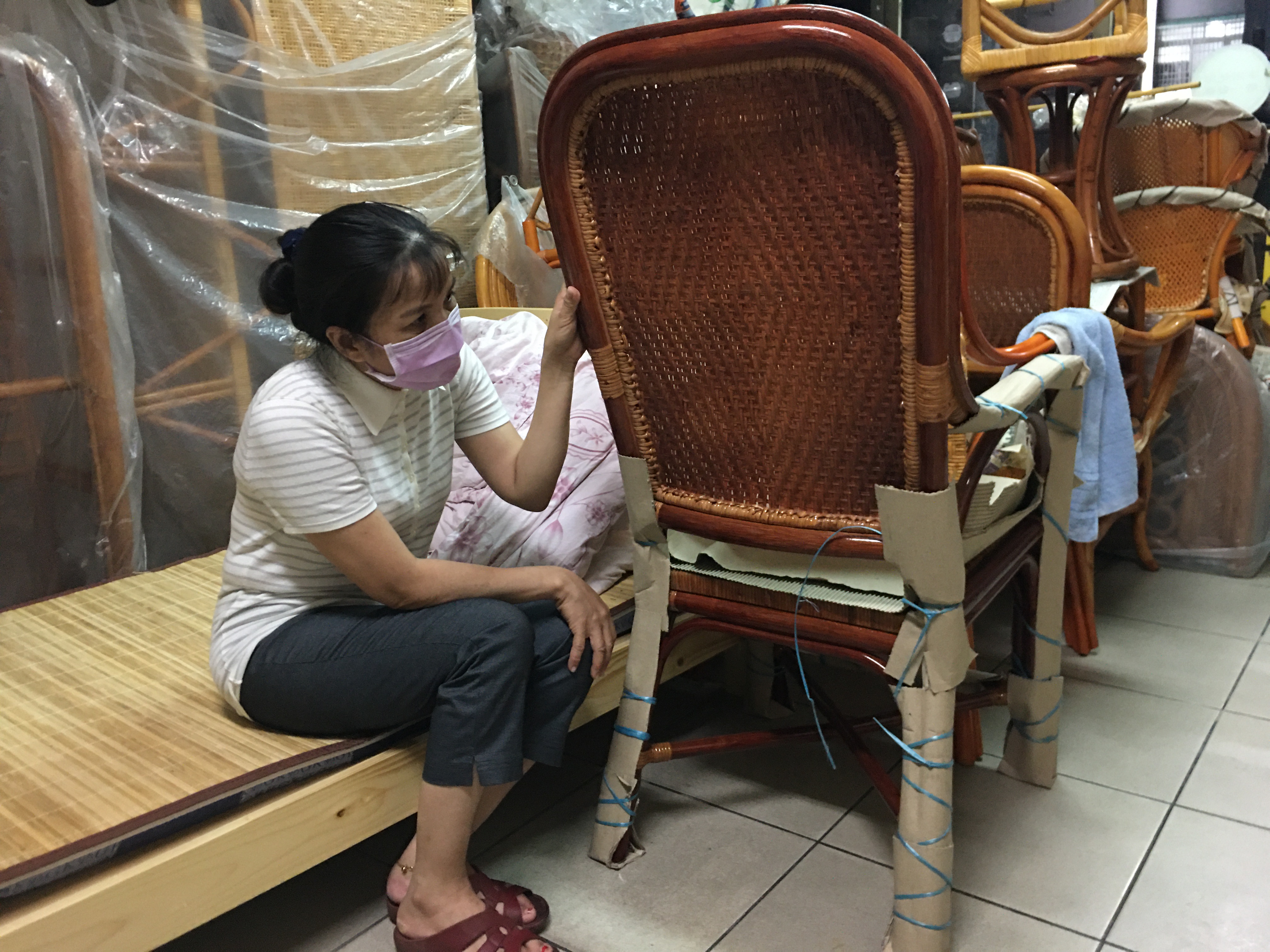 孫寶莉說,先生是藤編製品老師傅,可惜病殘、手藝失傳。向高彬攝 孫寶莉說,先生是藤編製品老師傅,可惜病殘、手藝失傳。向高彬攝