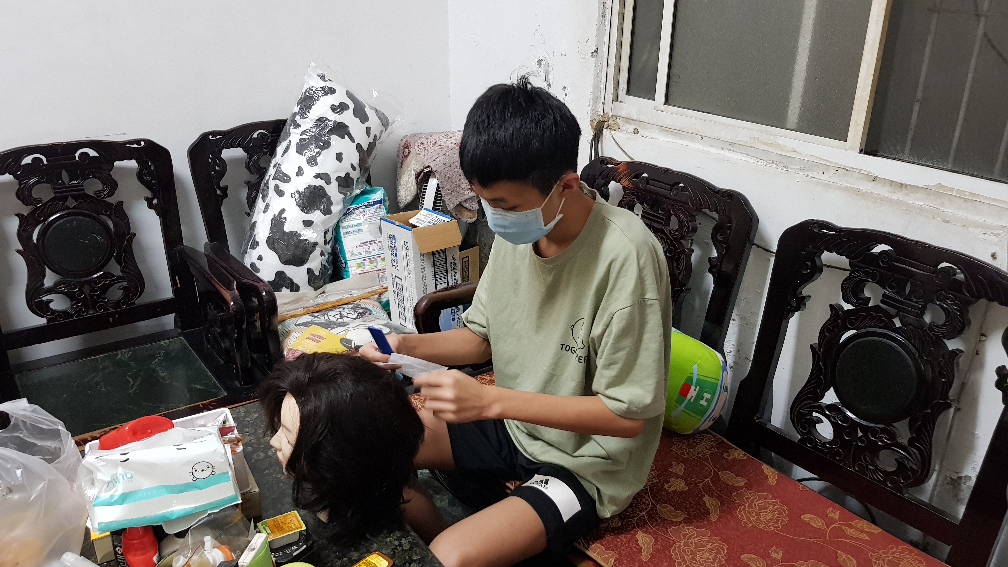 15歲的小彥讀高職美容美髮科,將來想當髮型設計師。韓旭爾攝 15歲的小彥讀高職美容美髮科,將來想當髮型設計師。韓旭爾攝