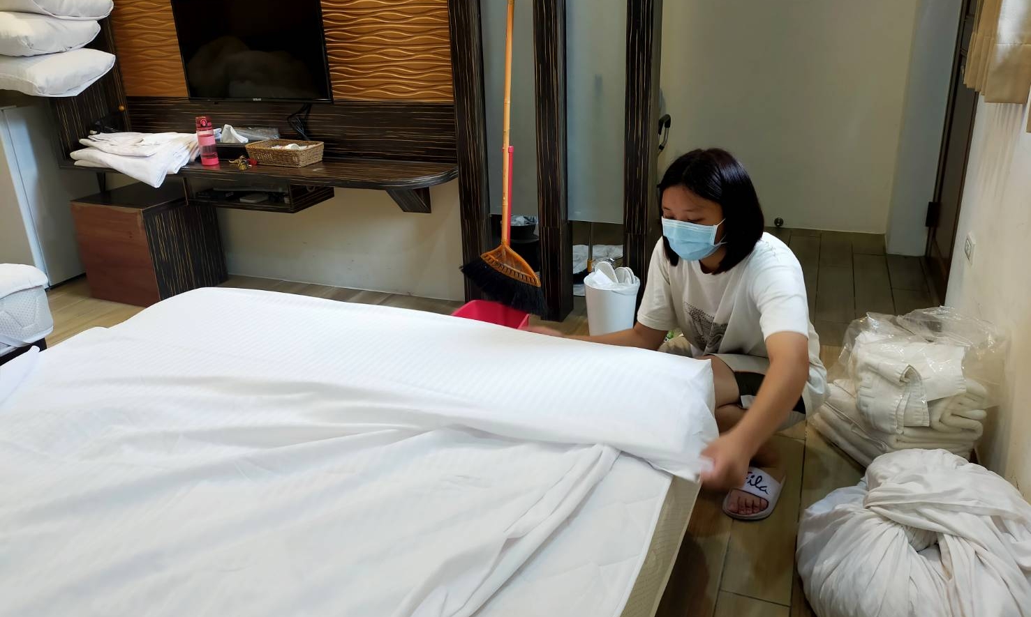 讀高二的小韻利用假日到住處附近民宿打工。(小韻提供) 讀高二的小韻利用假日到住處附近民宿打工。(小韻提供)