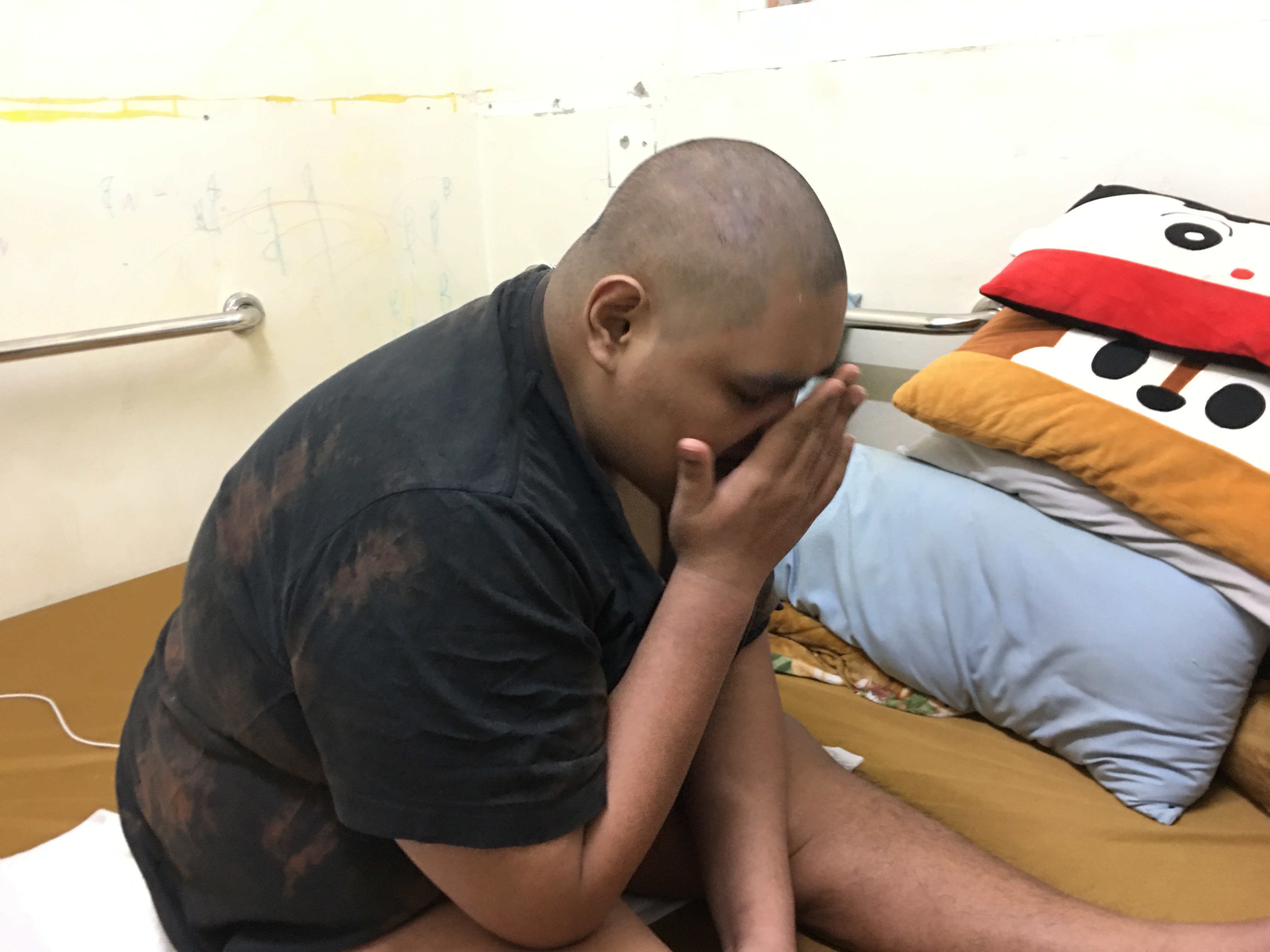 阿俊對自身傷癱覺得愧對母親家人。向高彬攝 阿俊對自身傷癱覺得愧對母親家人。向高彬攝