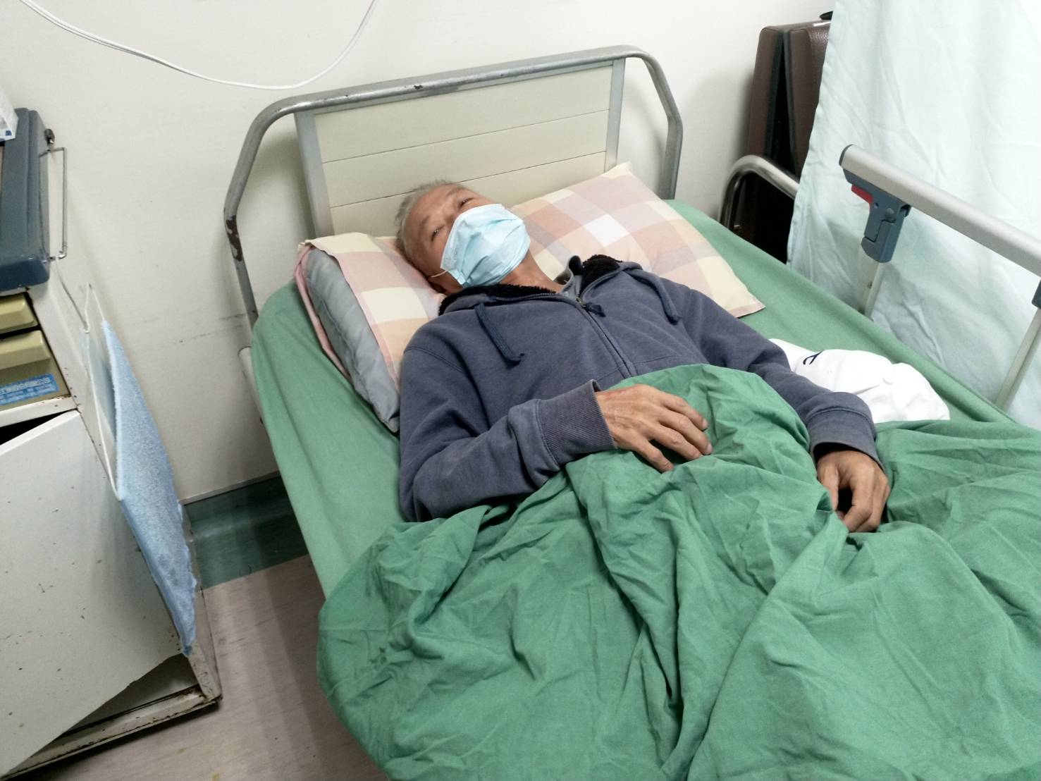 阿源罹患口咽癌末期,需定期住院做化療。(阿源提供) 阿源罹患口咽癌末期,需定期住院做化療。(阿源提供)