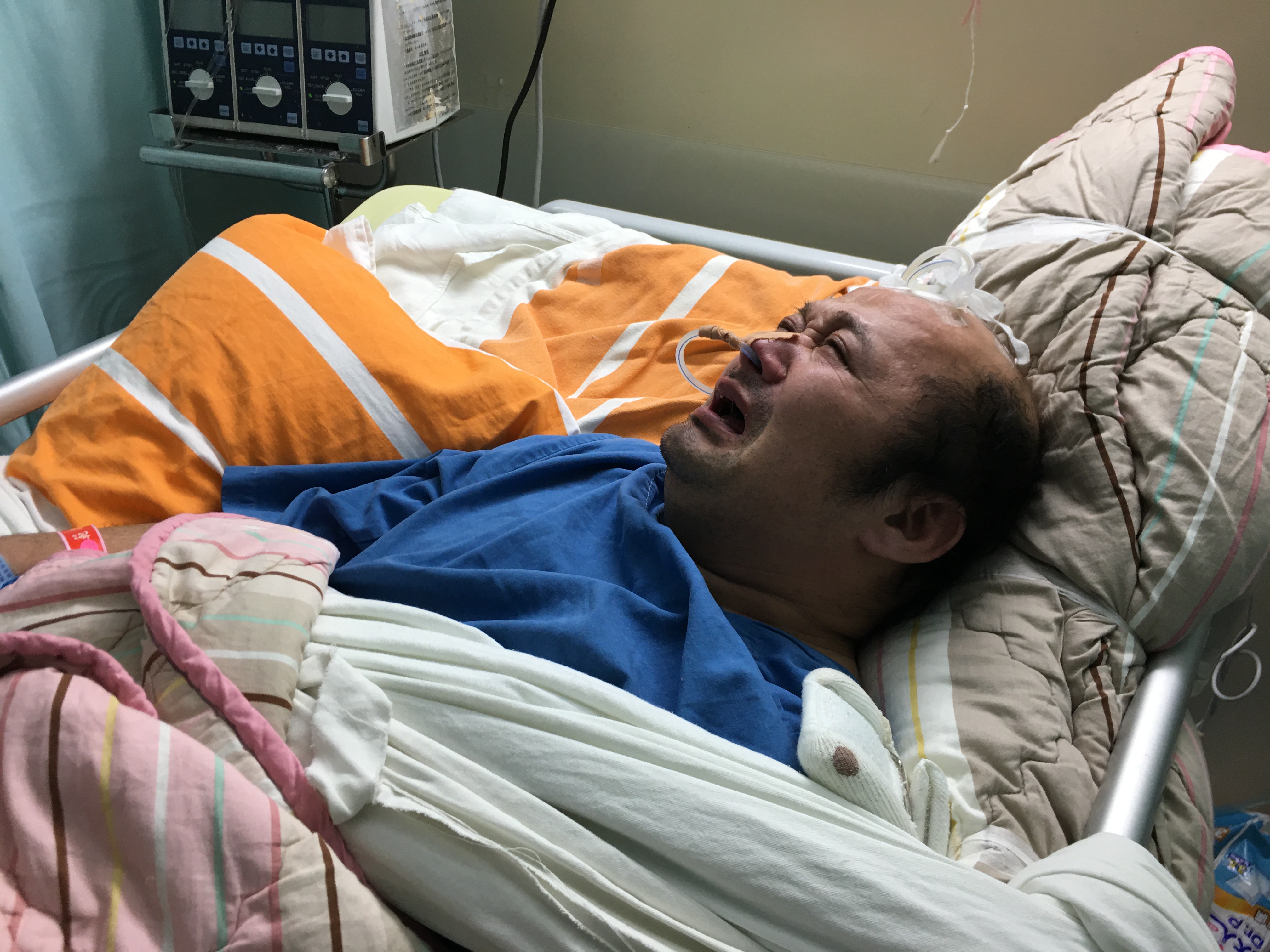 王振鑫難過自己病倒,嚎啕掉淚。向高彬攝 王振鑫難過自己病倒,嚎啕掉淚。向高彬攝