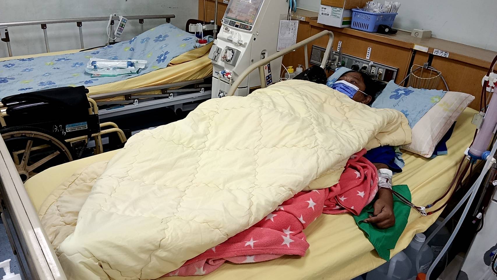 田碧蓮每周3天長期洗腎。向高彬攝 田碧蓮每周3天長期洗腎。向高彬攝