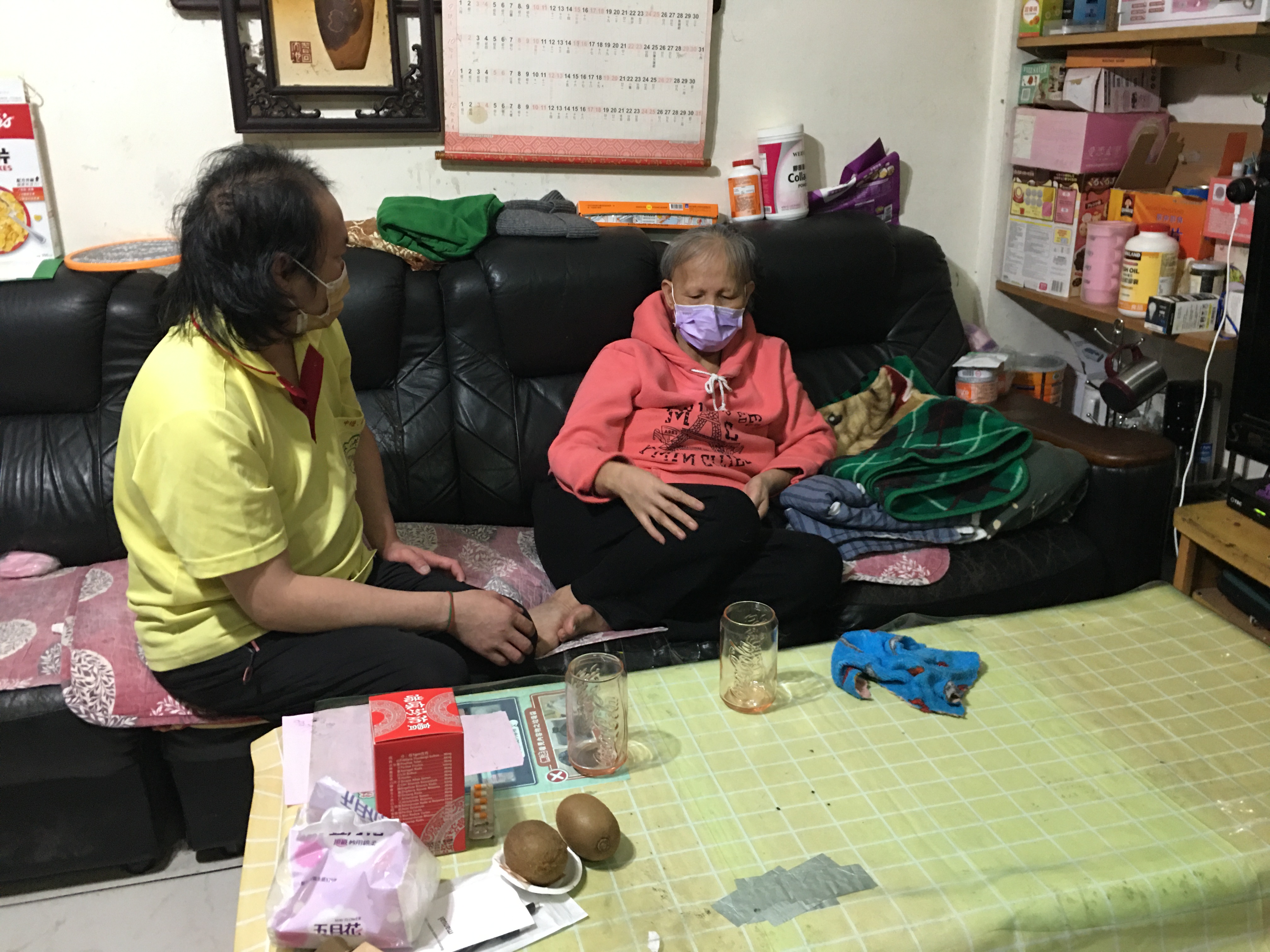 小婷的祖母(右)及叔叔都有智能障礙狀況。向高彬攝 小婷的祖母(右)及叔叔都有智能障礙狀況。向高彬攝