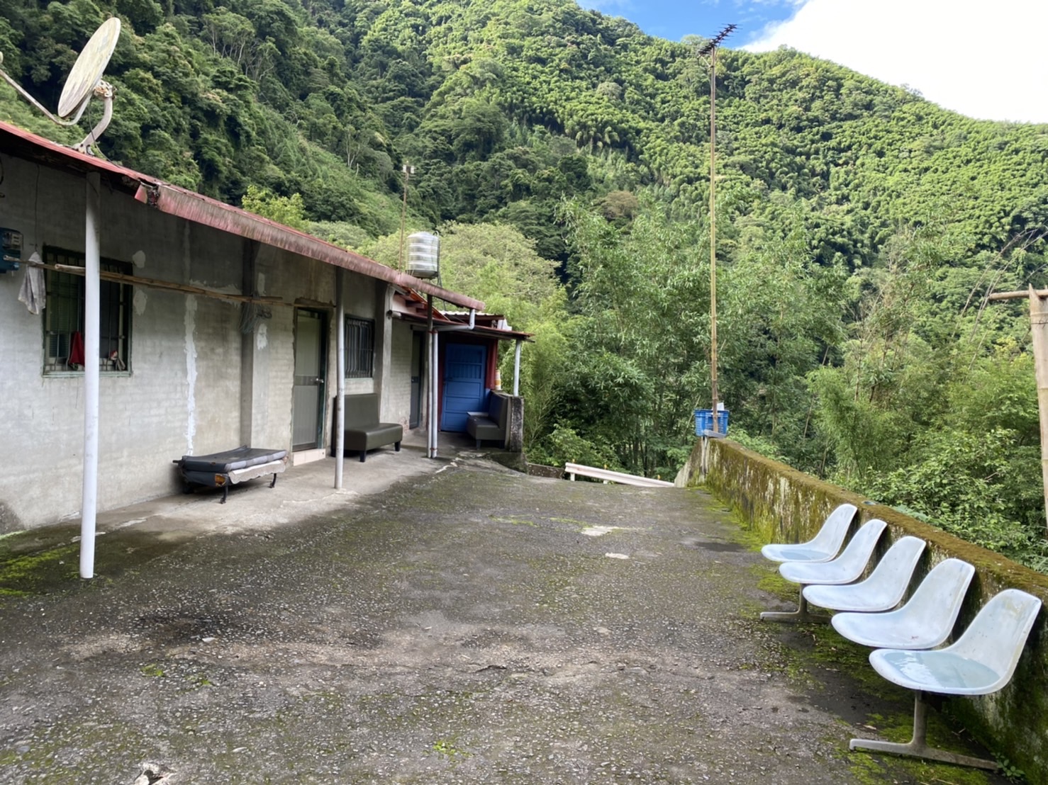 馮麗華與癌子阿雄的深山住家。向高彬攝 馮麗華與癌子阿雄的深山住家。向高彬攝